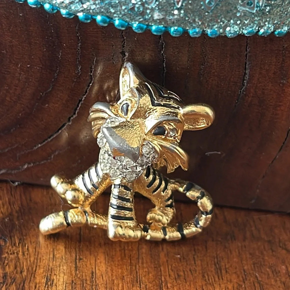 Vintage Jomaz Gold Tone Tiger Brooch Pin - Picture 3 of 16